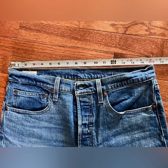 Levi’s 501 s Women’s Classic Blue Button-Fly Denim Jeans - Picture 10 of 11